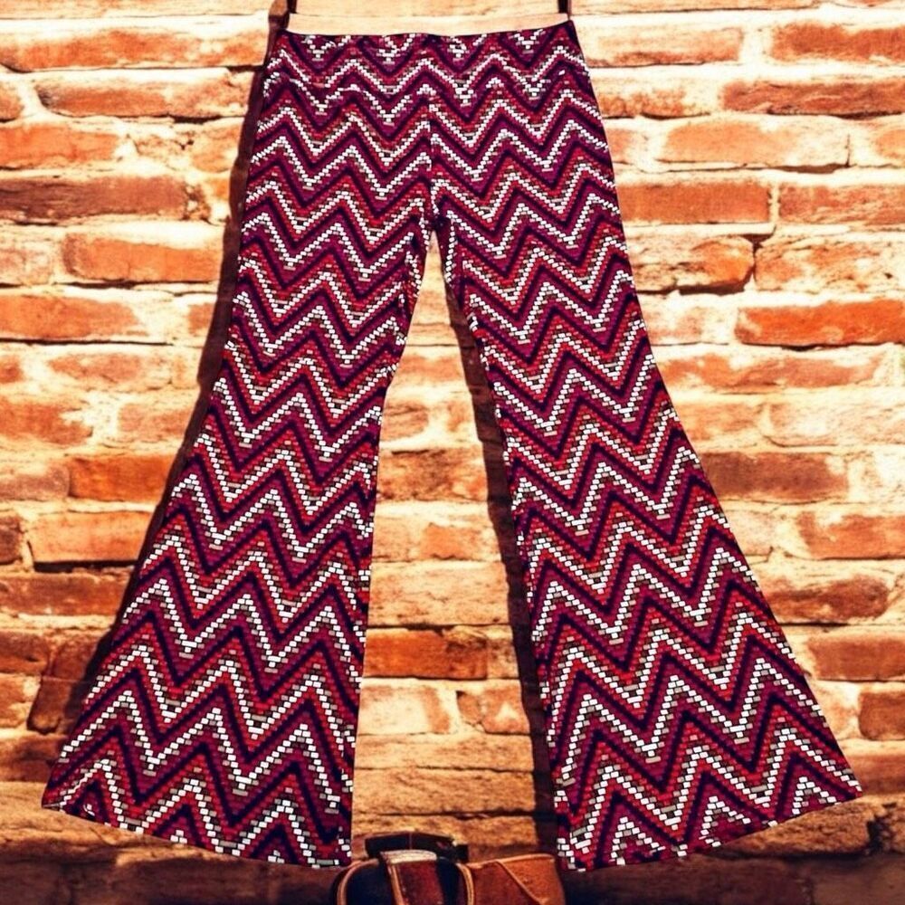 NWT No Boundaries S Red Black Chevron High Rise Pull On Stretch Flare Pants - Picture 3 of 12